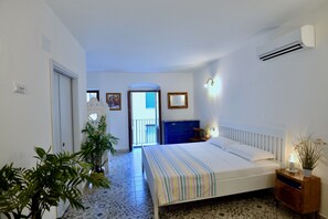 2 kamar tidur, setrika/meja setrika, Wi-Fi gratis, dan seprai linen
