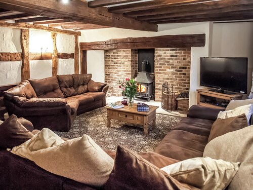 7 bedroom accommodation in Blackden, near Crewe