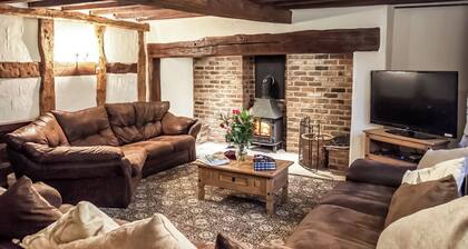 7 bedroom accommodation in Blackden, near Crewe