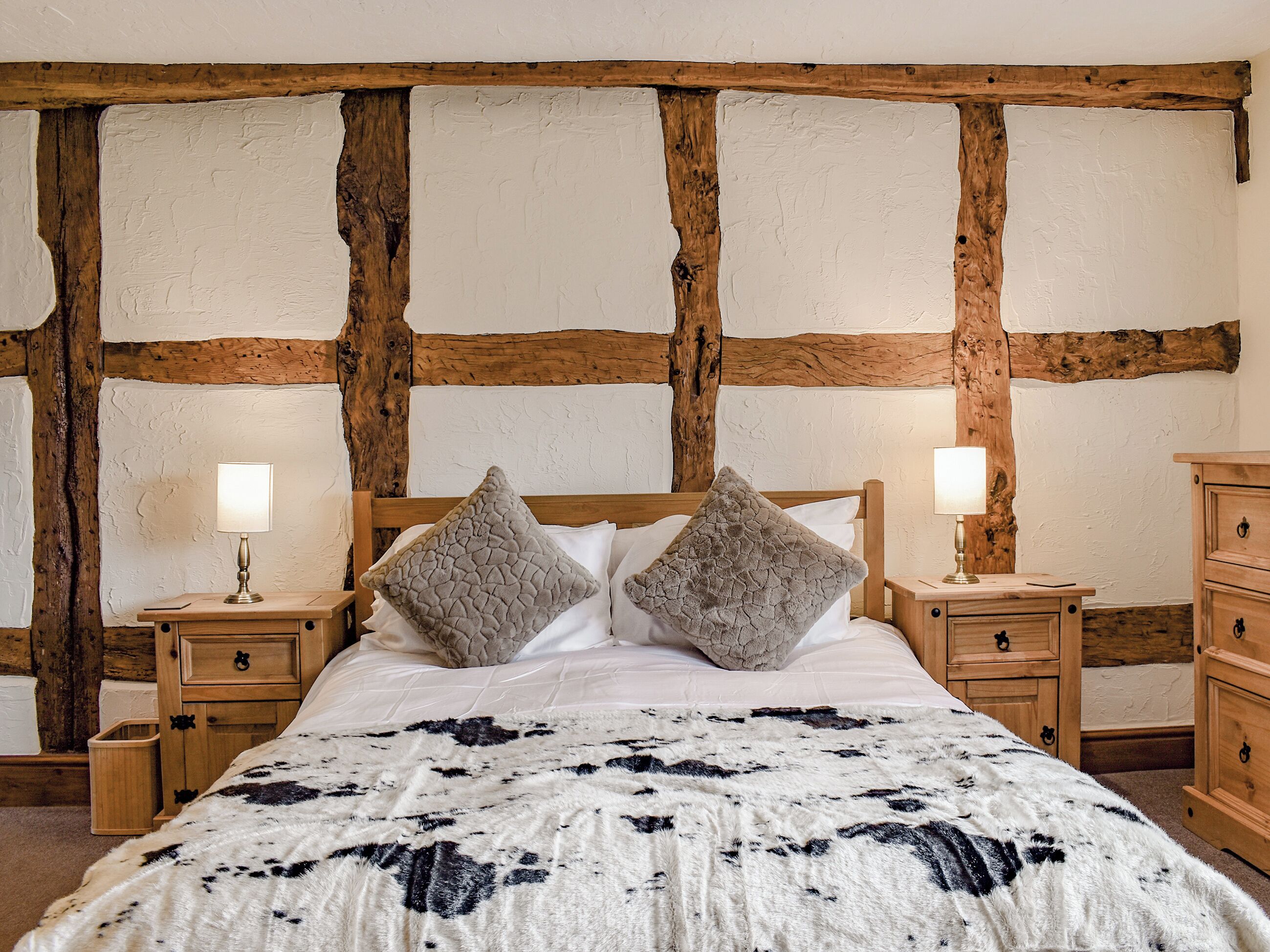 7 bedrooms, free WiFi, bed sheets