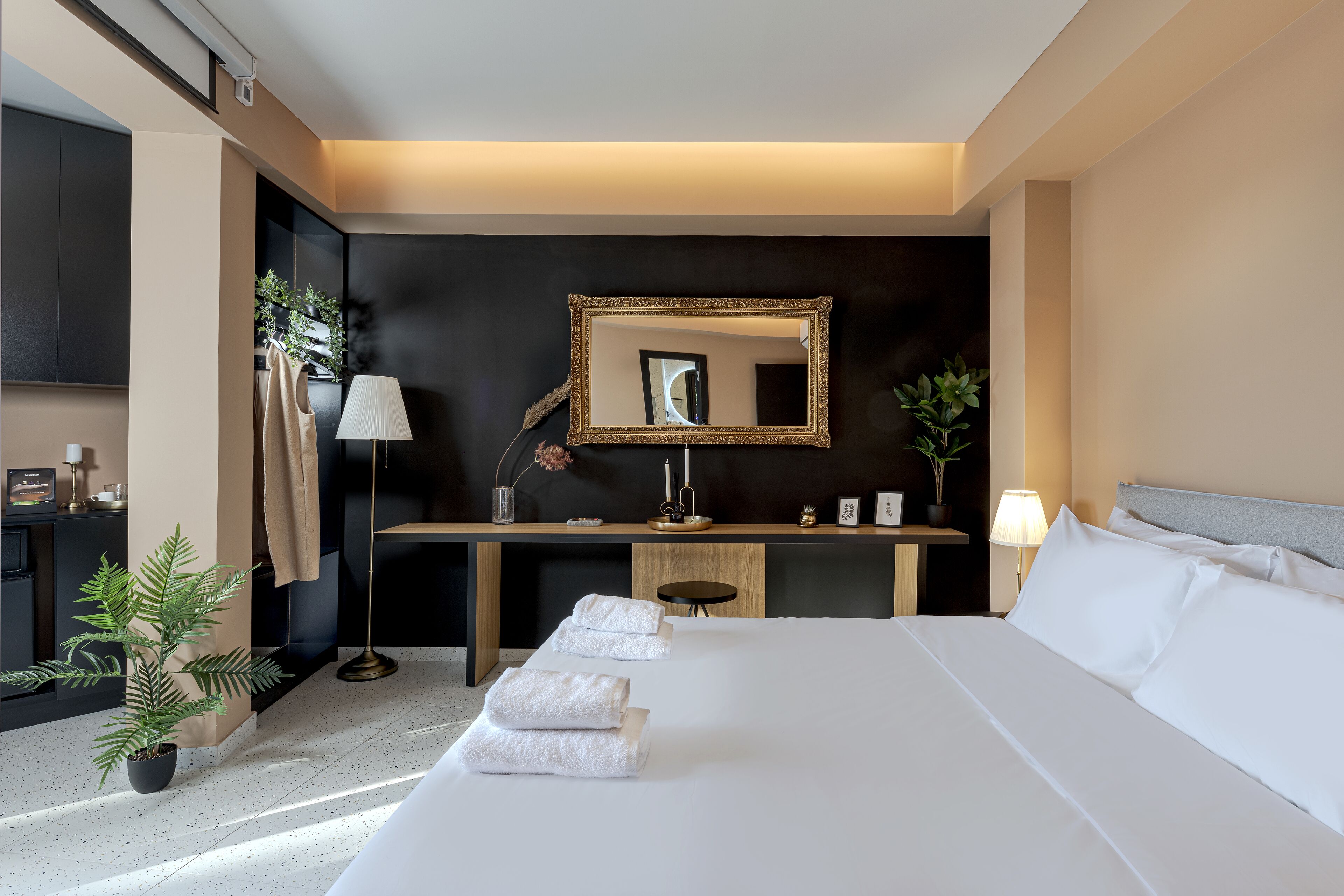 Foto - Clyde Athens by Nin&Bau