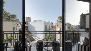 Classic Room | 1 bedroom, hypo-allergenic bedding, in-room safe, blackout drapes