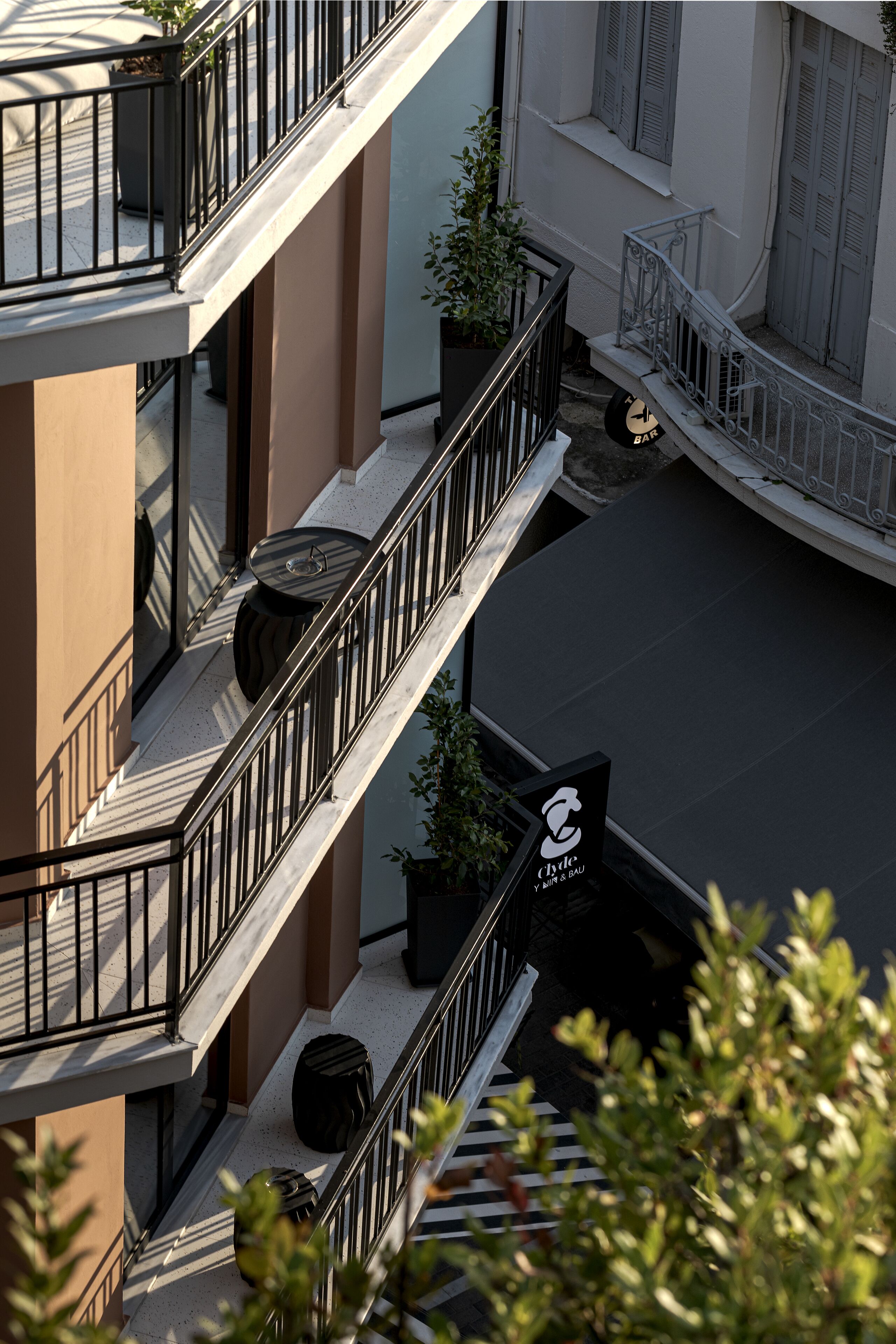 Foto - Clyde Athens by Nin&Bau