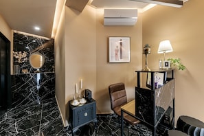 Reception - Clyde Athens by Nin&Bau (Athens)