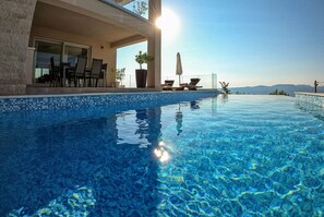 Piscine extérieure, piscine chauffée