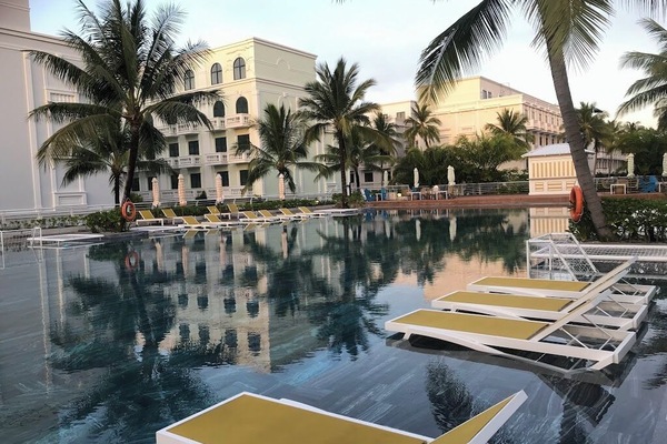 3 outdoor pools, open 7:00 AM to 7:00 PM, pool umbrellas, sun loungers