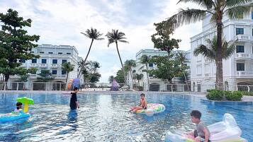 3 outdoor pools, open 7:00 AM to 7:00 PM, pool umbrellas, pool loungers