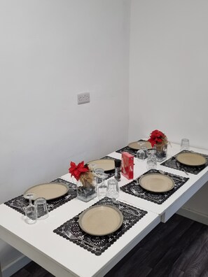 House | Dining - Remarkable 3-bed House in Wallsend (Wallsend)