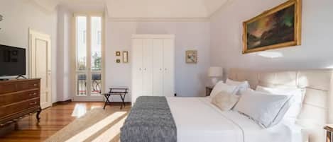 2 bedrooms, desk, iron/ironing board, free WiFi