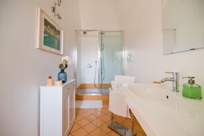 Shower, towels, soap, shampoo