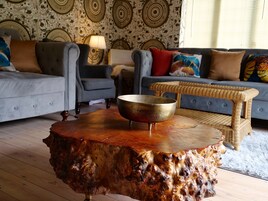 House | Living area | Flat-screen TV, fireplace