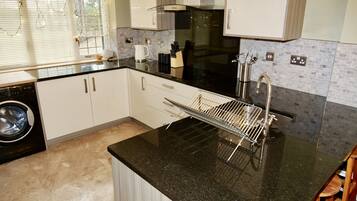 House | Private kitchen | Fridge, microwave, oven, stovetop