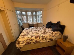 House | 3 bedrooms, iron/ironing board, free WiFi, bed sheets - 3-bed House - Sleeps 5 With Free Parking (Birmingham)