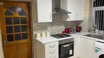 House | Private kitchen | Fridge, microwave, oven, stovetop