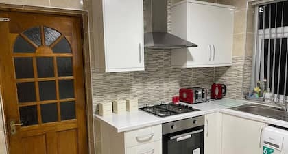 Impeccable 3-bed House in Birmingham