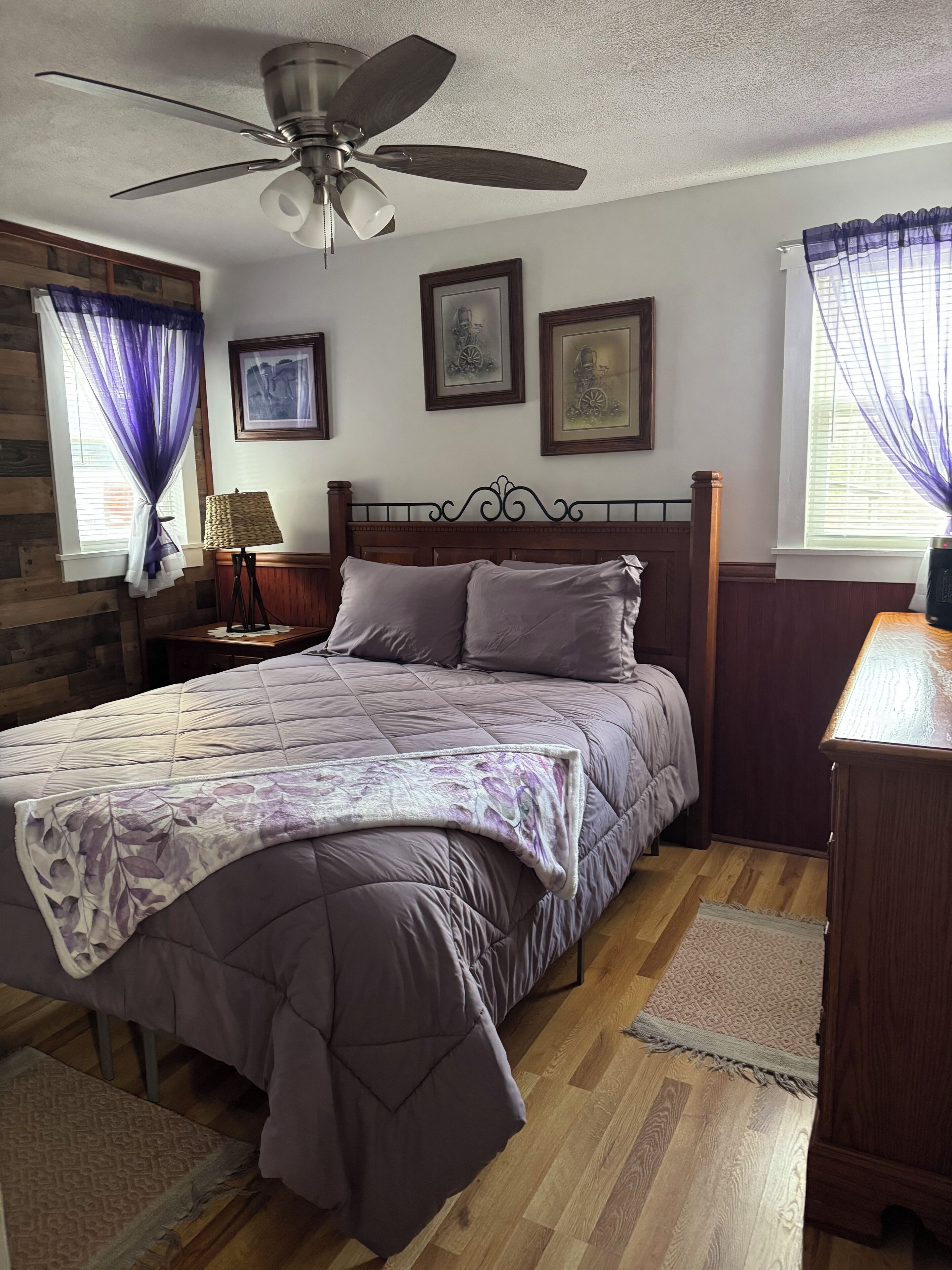 2 bedrooms, iron/ironing board, free WiFi, bed sheets