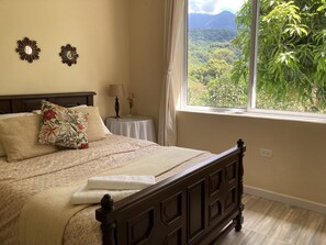 Decoración personalizada, muebles diferentes y wifi gratis 