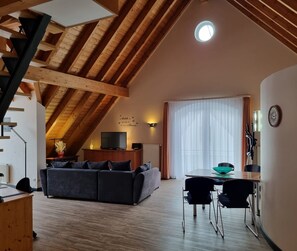 TV, DVD player, books, stereo