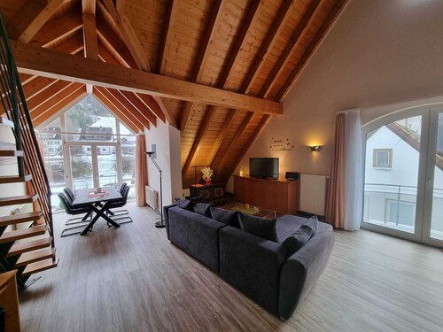 94qm Ferienwohnung im Dachgeschoss WLAN Nationalpark Nordschwarzwald ruhige Lage