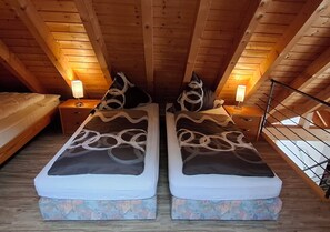 2 bedrooms, in-room safe, desk, free WiFi