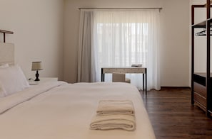 3 bedrooms, iron/ironing board, WiFi, bed sheets