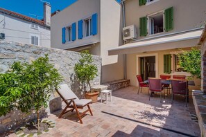 Apartment | Terrace/patio - Impeccable 4-bed Apartment in Osor (Mali Losinj)