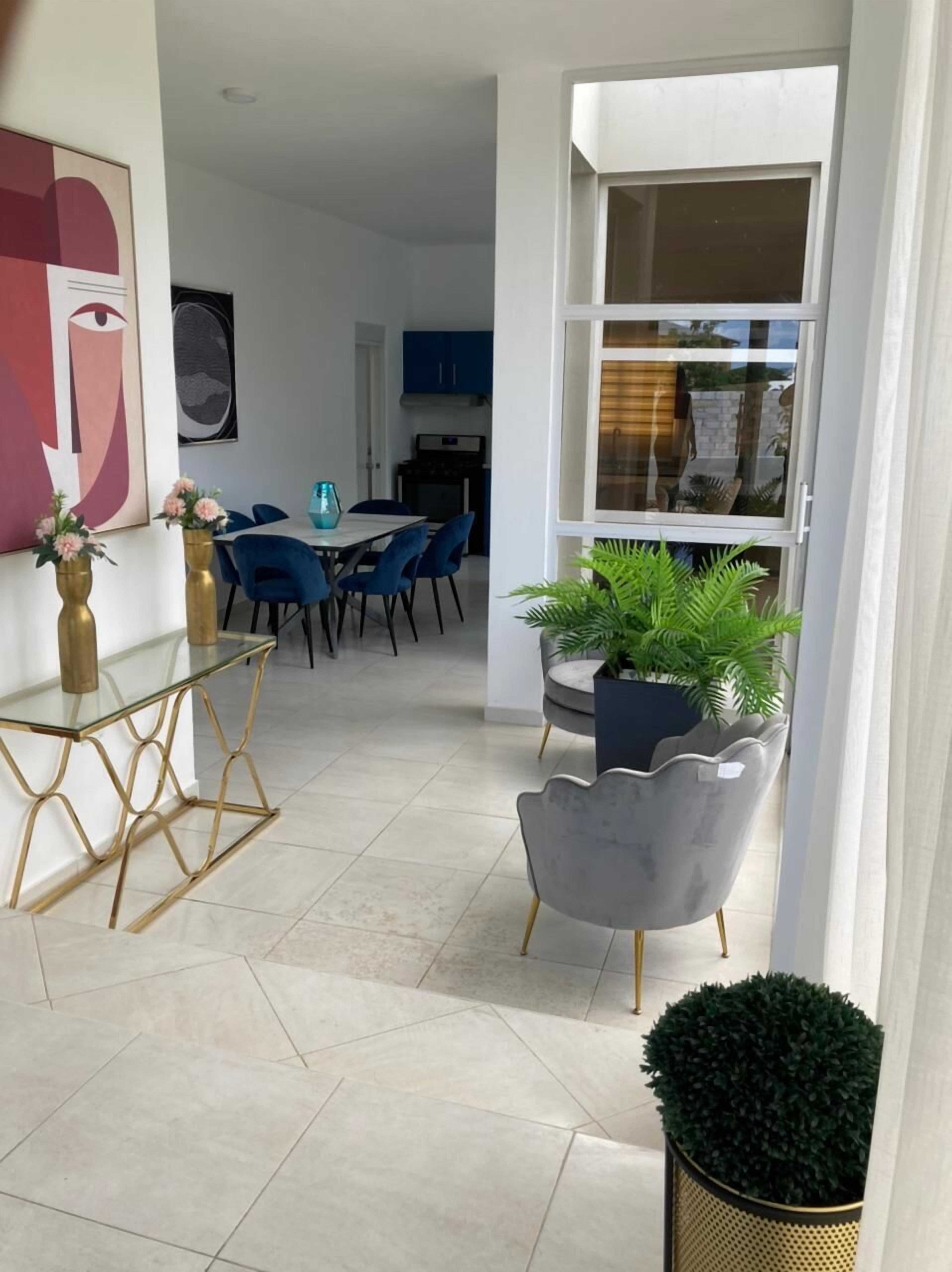 32-inch Smart TV with digital channels, TV