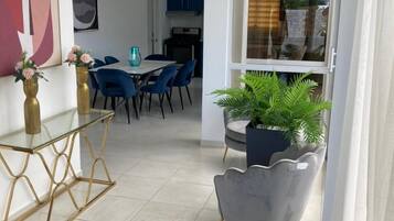 32-inch Smart TV with digital channels, TV