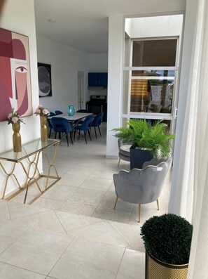 32-inch Smart TV with digital channels, TV - Exclusive Apartment (La Vega)