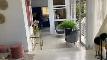 Smart TV 32-inch có truyền hình kỹ thuật số, TV