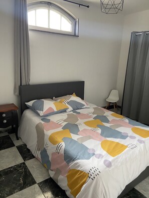 3 habitaciones, escritorio, wifi gratis y ropa de cama 