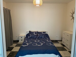 3 chambres, bureau, Wi-Fi gratuit, draps fournis