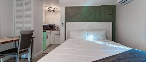 1 bedroom, desk, iron/ironing board, WiFi