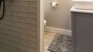A bathroom with a shower, toilet, and sink. - Cozy Cabin in a rural setting #10 In Temple, NH (Temple)