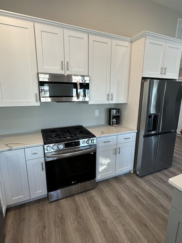 Brand new 4 bedroom house 1.5 blocks from beach and boardwalk