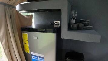Kabin Romantis | Dapur pribadi | Lemari es kecil dan microwave