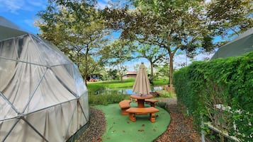 Romantic Cabin | Terrace/patio
