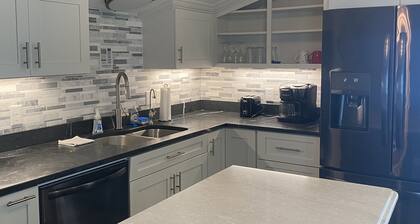 4-minute walk to beautiful Emerald Isle beach access.