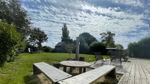Outdoor dining - House Crozon with garden near the beach of Goulien- Village de Dinan (Crozon)