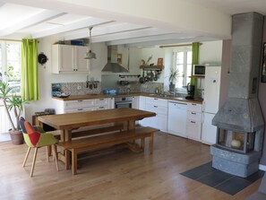 Private kitchen - House Crozon with garden near the beach of Goulien- Village de Dinan (Crozon)