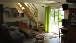TV, DVD player, books, stereo - House Crozon with garden near the beach of Goulien- Village de Dinan (Crozon)