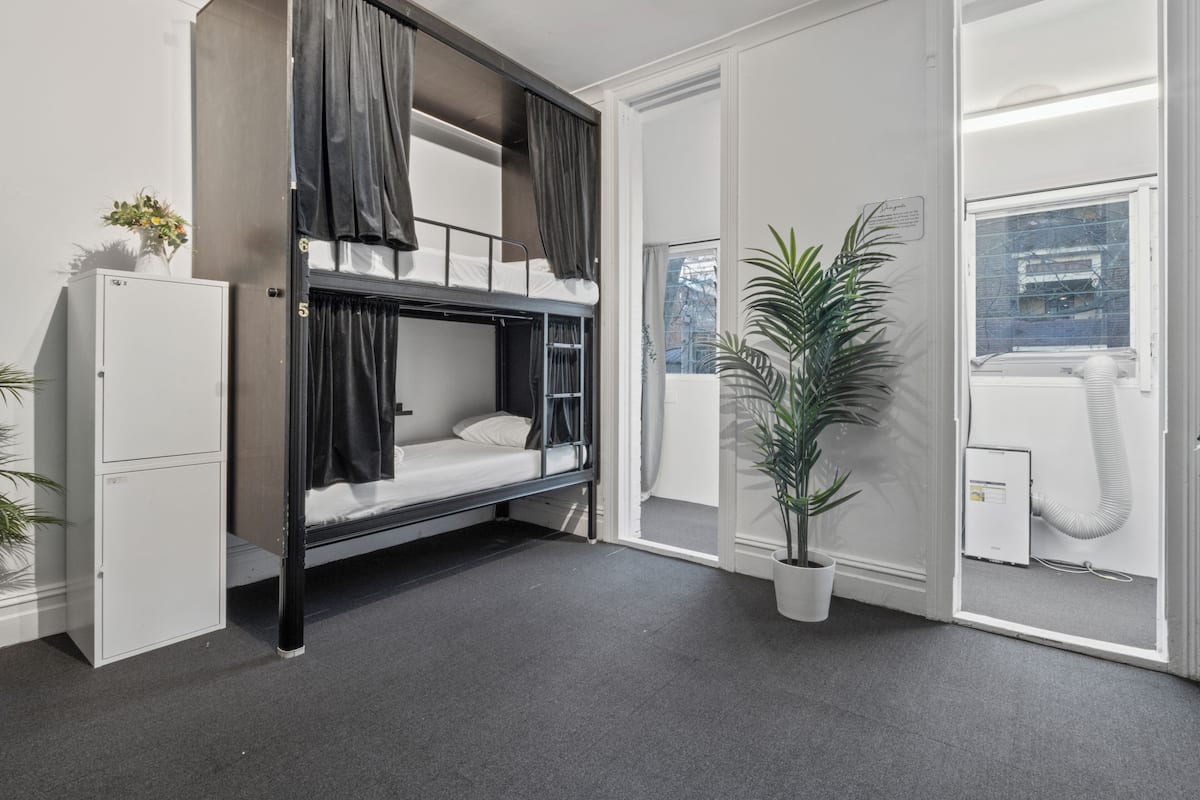 Premium bedding, WiFi (free), bed sheets