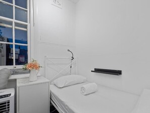 ベーシック シングルルーム | 高級寝具、WiFi (無料)、ベッドシーツ