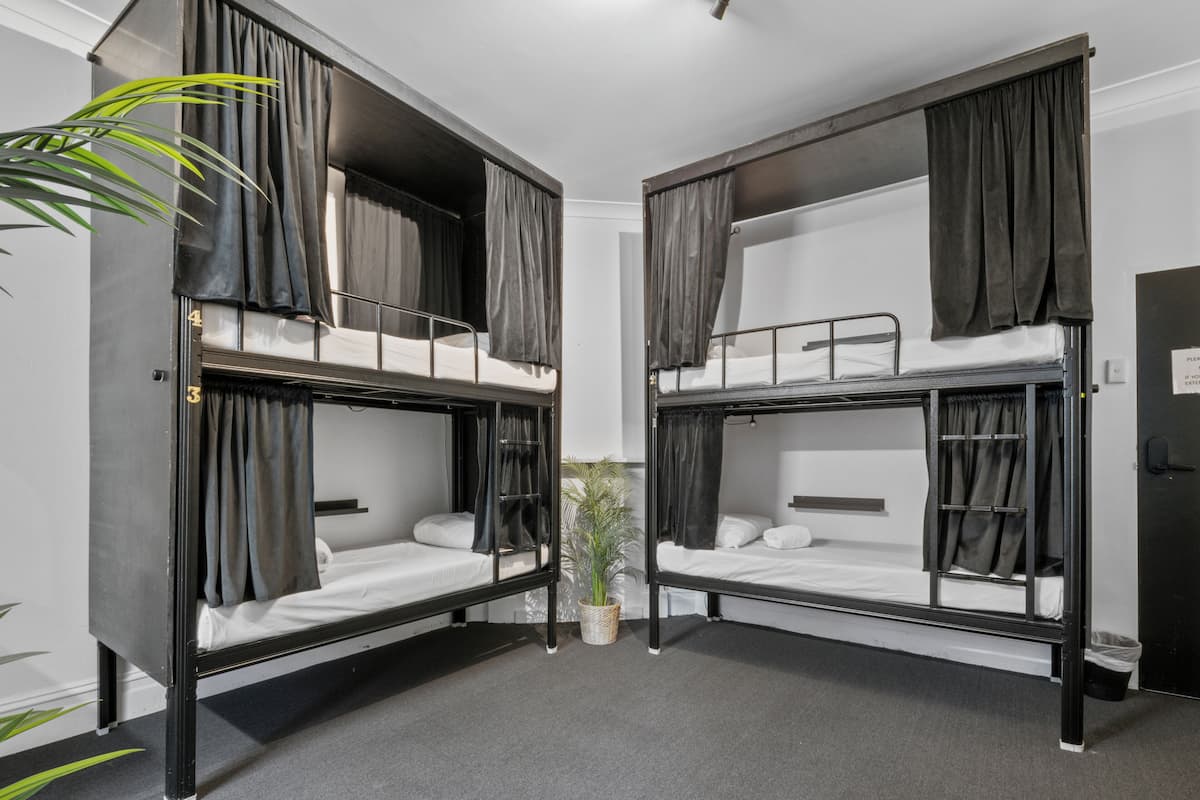 Premium bedding, WiFi (free), bed sheets