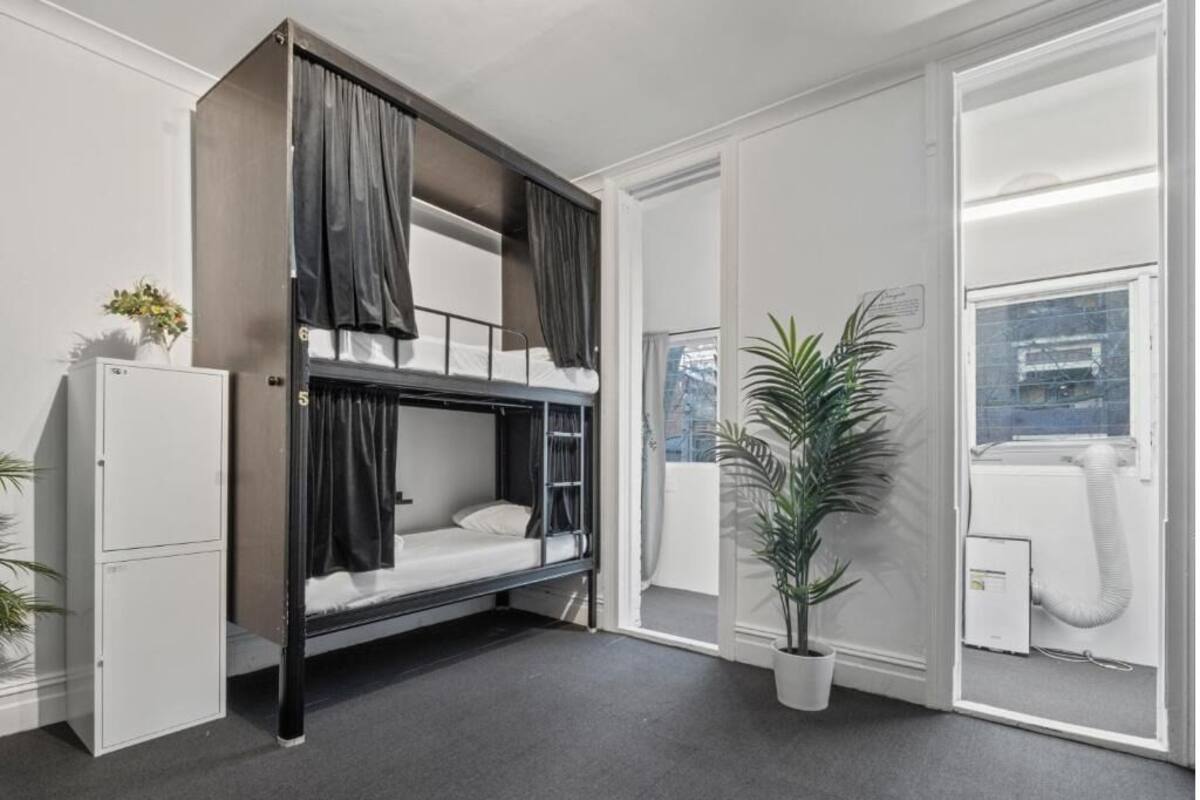 Twin Room, Shared Bathroom | Premium bedding, WiFi (free), bed sheets
