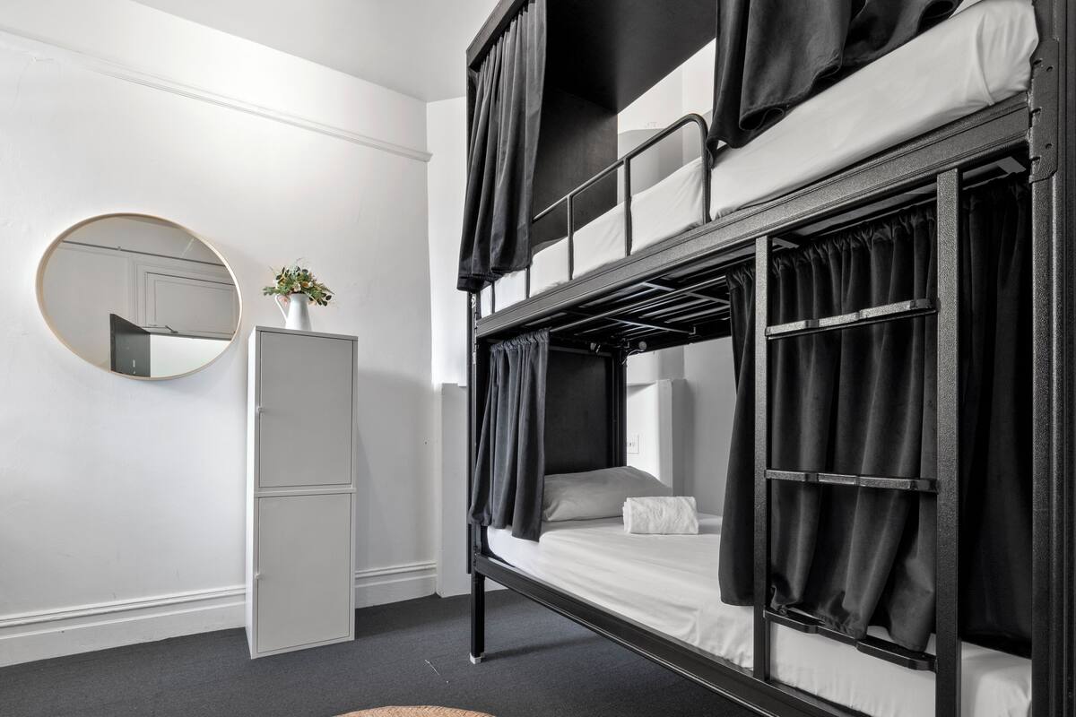 Premium bedding, WiFi (free), bed sheets