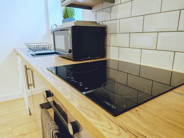 Apartment | Private kitchen | Fridge, microwave, oven, stovetop