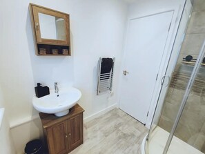 Departamento | Baño | Regadera, secadora de cabello, toallas 