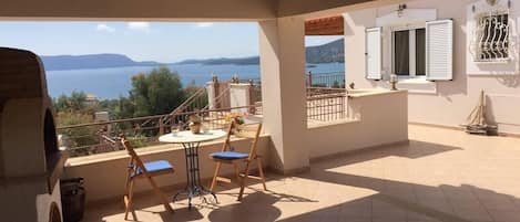 House | Terrace/patio