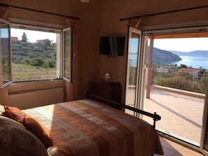 House | 3 bedrooms, iron/ironing board, free WiFi, bed sheets